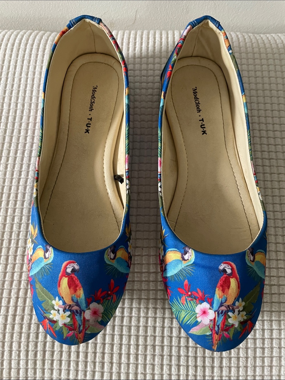 Modcloth Tropical Blue Parrot Print Ballet Flats Size 8 Resort Summer Beach